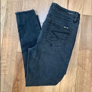 Seven7 Mid Rise Skinny Black Wash sz 12